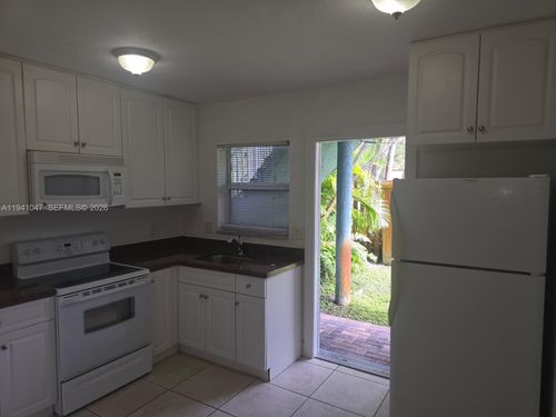 apt-2-3260 Ne 19th Ave, Oakland Park, FL, 33306-1054 | Card Image