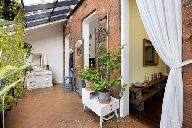 288 Sherbourne St, House attached with 9 bedrooms, 5 bathrooms and null parking in Toronto ON | Image 16