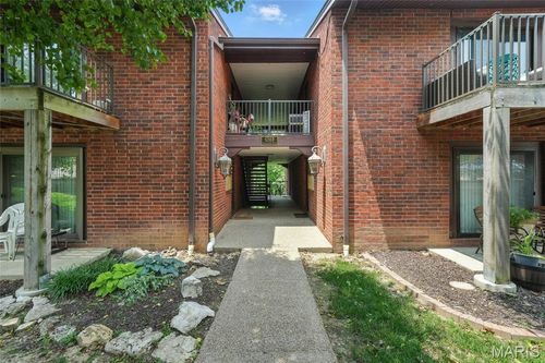 apt-1-5569 Baronridge Dr, Saint Louis, MO, 63129-3036 | Card Image