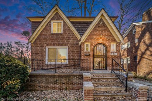 5911 Yorkshire Rd, Detroit, MI, 48224-2040 | Card Image