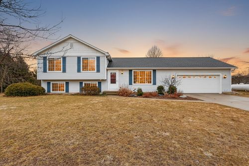 11403 Rita Dr, Middleville, MI, 49333-8423 | Card Image
