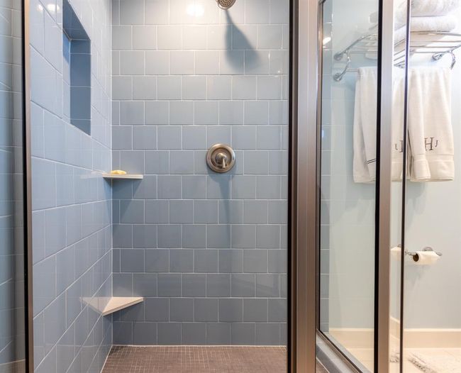 Guest bath - main floor | Image 19