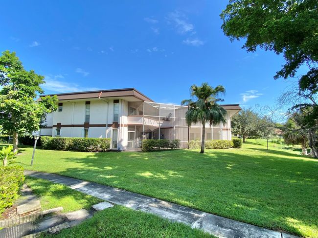 UNIT-211 - 7 Greenway Vlg N, Condo with 2 bedrooms, 2 bathrooms and null parking in Royal Palm Beach FL | Image 11
