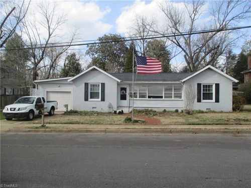 507 Dumaine St, Eden, NC, 27288-4924 | Card Image