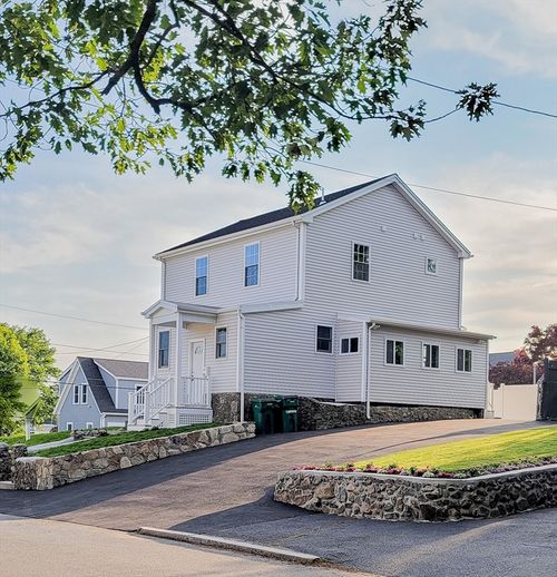 29 Roanoke St, Lynn, MA, 01904-1851 | Card Image