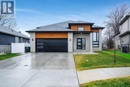 241 Robinson Ave, Essex, ON, N8M0A8 | Card Image