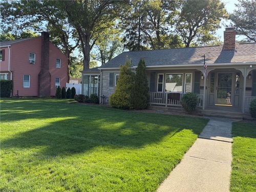 135 Park View Ave, Warwick, RI, 02888-2506 | Card Image