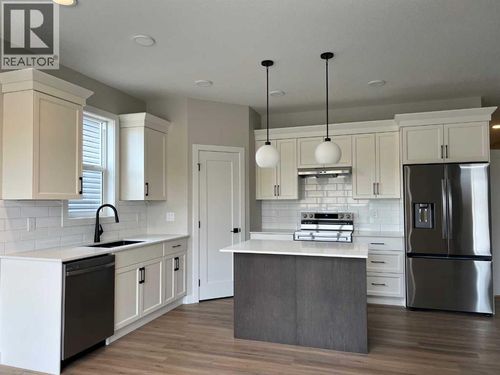 3 Gray Close, Sylvan Lake, AB, T4S0W4 | Card Image