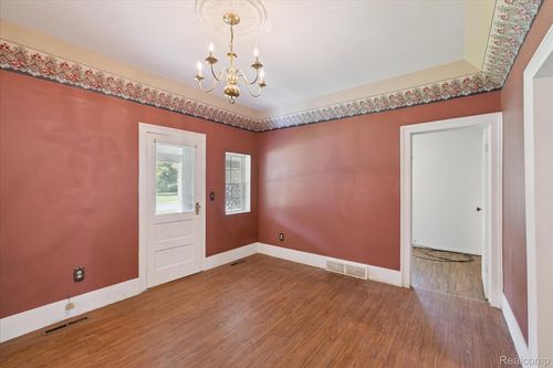 603 N Line St, Chesaning, MI, 48616-1134 | Card Image