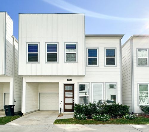 9007 Lonestar Creekbend Ln, Houston, TX, 77080-2108 | Card Image