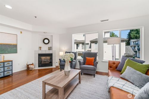 apt-a202-16225 Northup Way, Bellevue, WA, 98008-2526 | Card Image