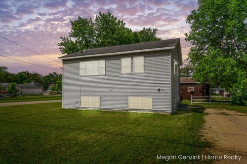 211 Lincoln St, Allegan, MI, 49010-1030 | Card Image