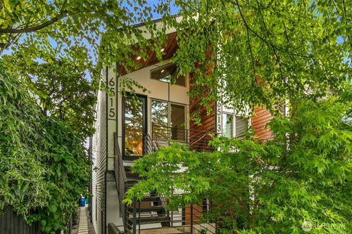 6515 Ellis Ave S, Seattle, WA, 98108-2741 | Card Image