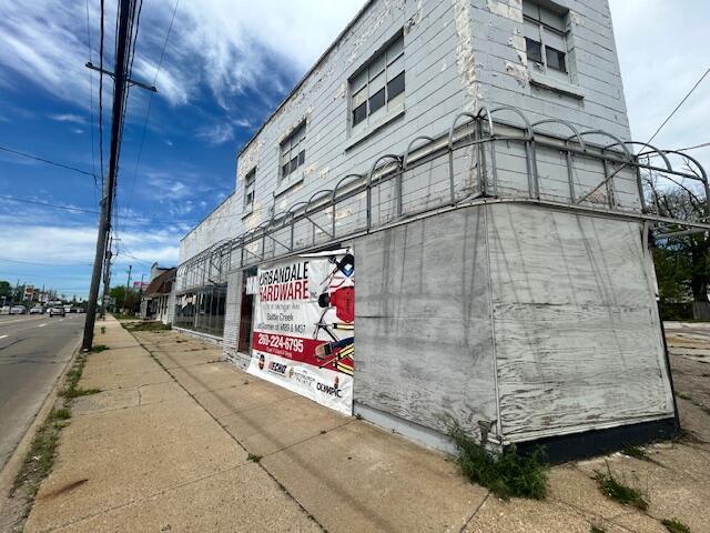 1396 Michigan Ave, Battle Creek, MI 49014