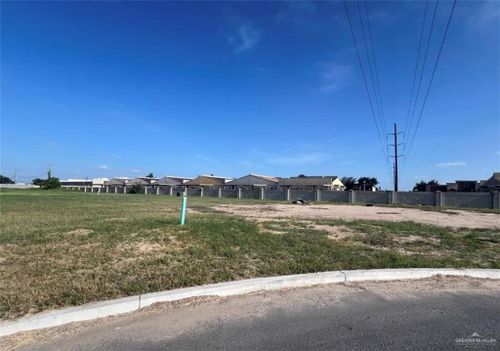 1820 S Queen St, Edinburg, TX, 78539-2527 | Card Image