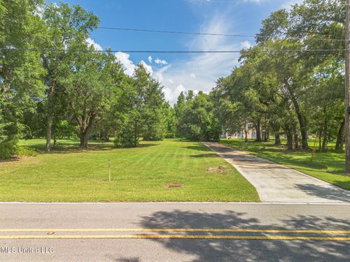 10158 E Shorecrest Rd, Biloxi, MS, 39532-8302 | Card Image