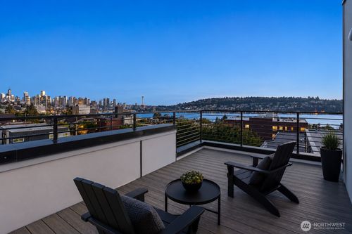 b-2328 Franklin Ave E, Seattle, WA, 98102-3315 | Card Image