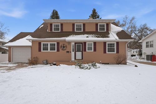 1109 13th Ave Sw, Willmar, MN, 56201-3944 | Card Image