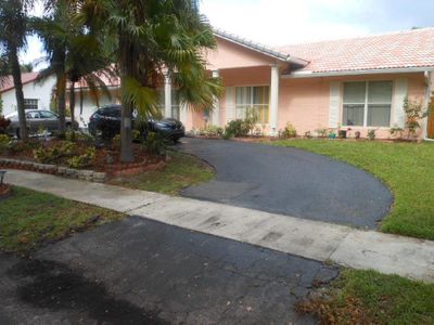 1940 Sw 51st Terrace, House other with 4 bedrooms, 3 bathrooms and null parking in Plantation FL | Image 2