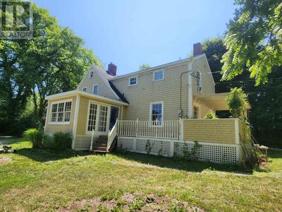 382 Main St, House other with 3 bedrooms, 3 bathrooms and null parking in Liverpool NS | Image 3