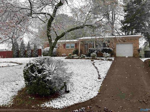 4017 Summerhill Pl Nw, Huntsville, AL, 35810-1800 | Card Image