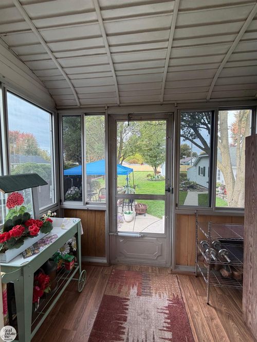 138 S 3rd St, Marine City, MI, 48039-1702 | Card Image