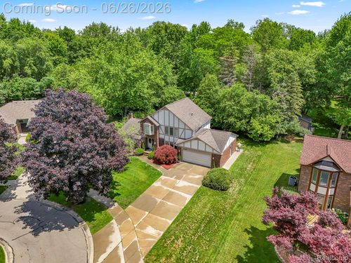 17520 Laurel Dr, Livonia, MI, 48152-2962 | Card Image