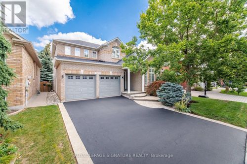 2215 Lapsley Crescent, Oakville (WM Westmount), ON, L6M4V2 | Card Image