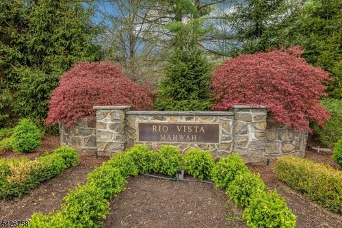 2 Crocker Mansion Dr, Mahwah, NJ, 07430-2541 | Card Image