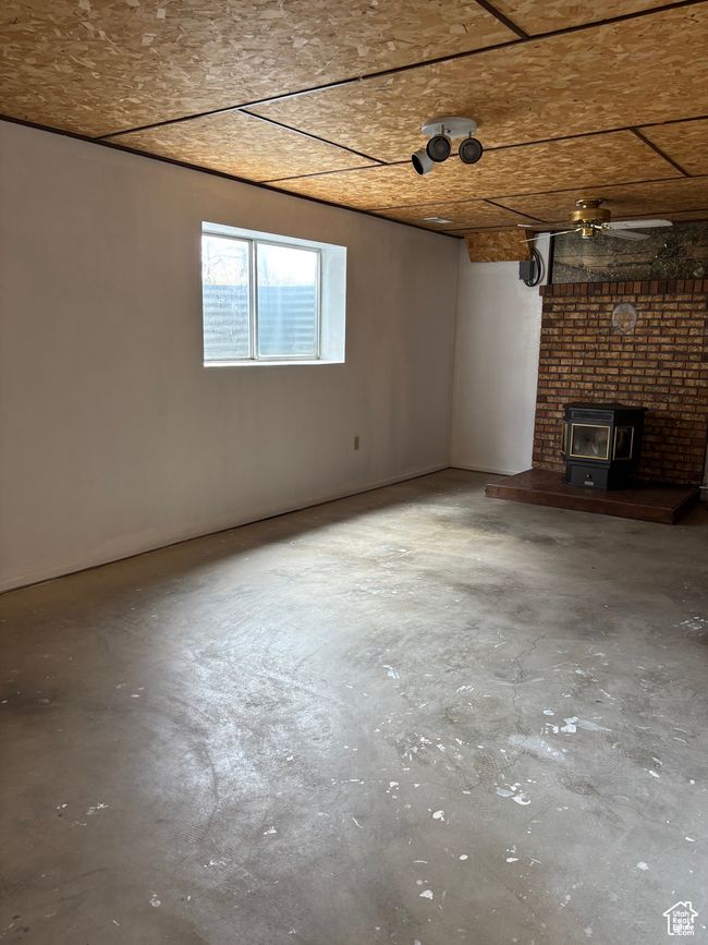 Basement with gas stove/ family room | Image 45