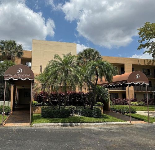 301-7370 Ashmont Cir, Tamarac, FL, 33321-7868 | Card Image