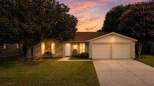 5641 Macneill Dr, Haltom City, TX, 76148-3915 | Card Image