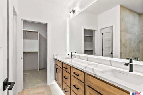 3620 Tree Line Dr, Lincoln, NE, 68516-6130 | Card Image
