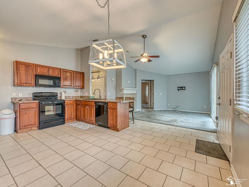 921 May Dr, Monroe, MI, 48161-1266 | Card Image