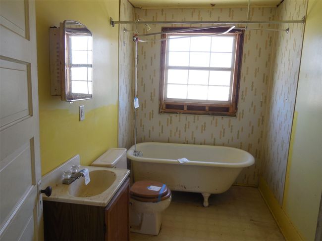 300 N Pecan St, House other with 5 bedrooms, 2 bathrooms and null parking in Ranger TX | Image 24