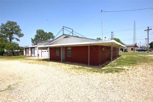 101 W Walnut St, Stilwell, OK, 74960-3831 | Card Image
