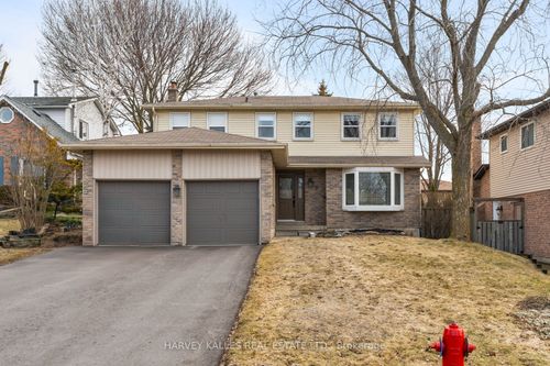 9 Manning Crescent, Newmarket, ON, L3Y6H3 | Card Image
