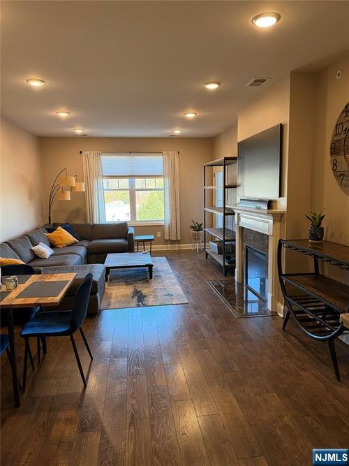 43 Elston Ct, Haskell, NJ, 07420-1130 | Card Image