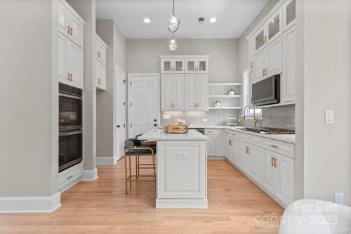 4015 Randolph Rd, Charlotte, NC, 28211-1840 | Card Image