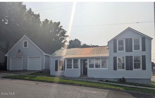 101 Glebe St, Johnstown, NY, 12095-2520 | Card Image