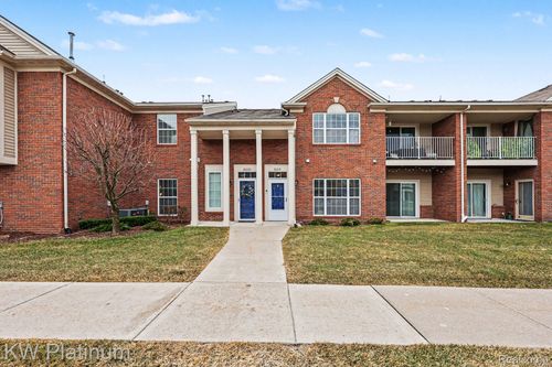 28218 S Pointe Ln, Chesterfield, MI, 48051-2347 | Card Image