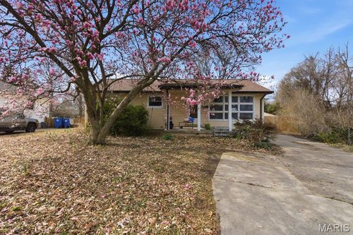 1913 Park Ave, Saint Charles, MO, 63301-4732 | Card Image