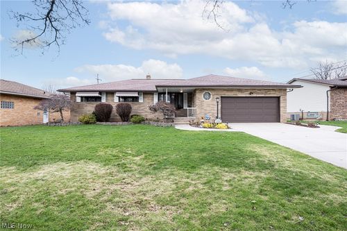 13352 Claremont Ave, Middleburg Heights, OH, 44130-2718 | Card Image