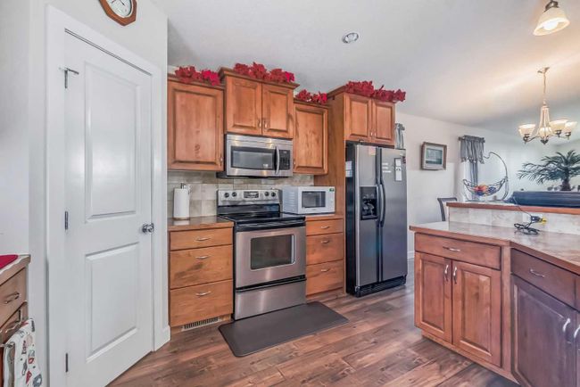 128 Rivermill Landing W, Home with 5 bedrooms, 3 bathrooms and 4 parking in Lethbridge AB | Image 6