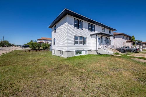 9839 100a Ave, Sexsmith, AB, T0H0W6 | Card Image
