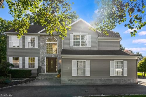 2 Quincy Dr, Oak Ridge, NJ, 07438-8887 | Card Image