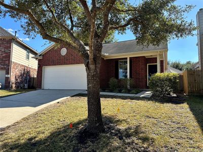 9 Summer View Court, House other with 3 bedrooms, 2 bathrooms and null parking in Conroe TX | Image 3