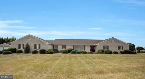 674 Lohman Ave, Greencastle, PA, 17225-1101 | Card Image