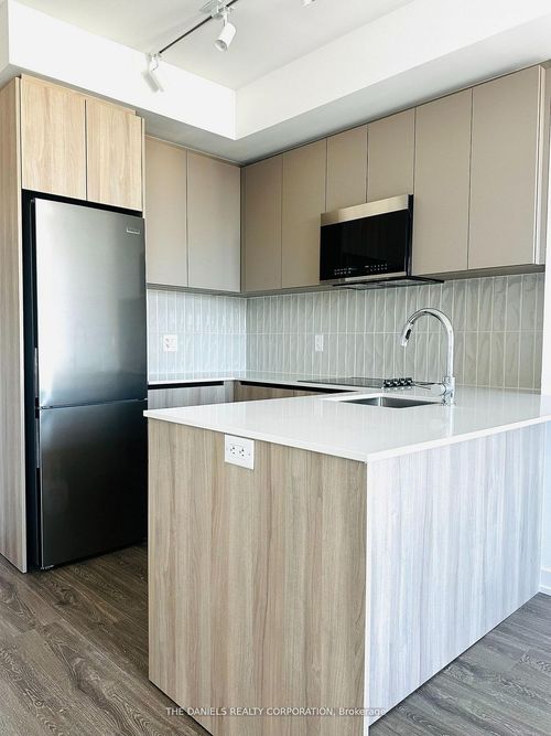 813-2485 Eglinton Ave W, Mississauga, ON, L5M2T1 | Card Image