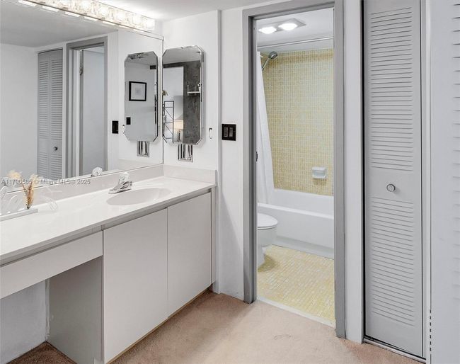 APT-617 - 100 Bayview Dr, Condo with 2 bedrooms, 2 bathrooms and null parking in Sunny Isles Beach FL | Image 23